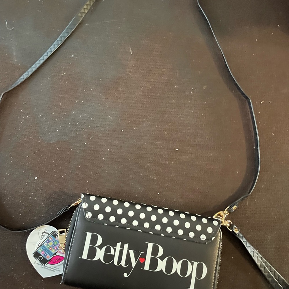 Woman - Picture 5 of 6